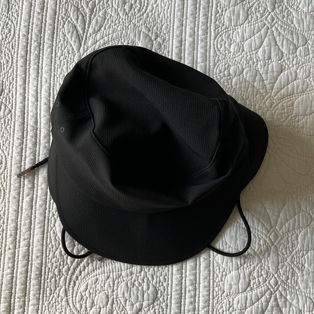 Lululemon Wide Brim Bucket Hat with Strap - Black